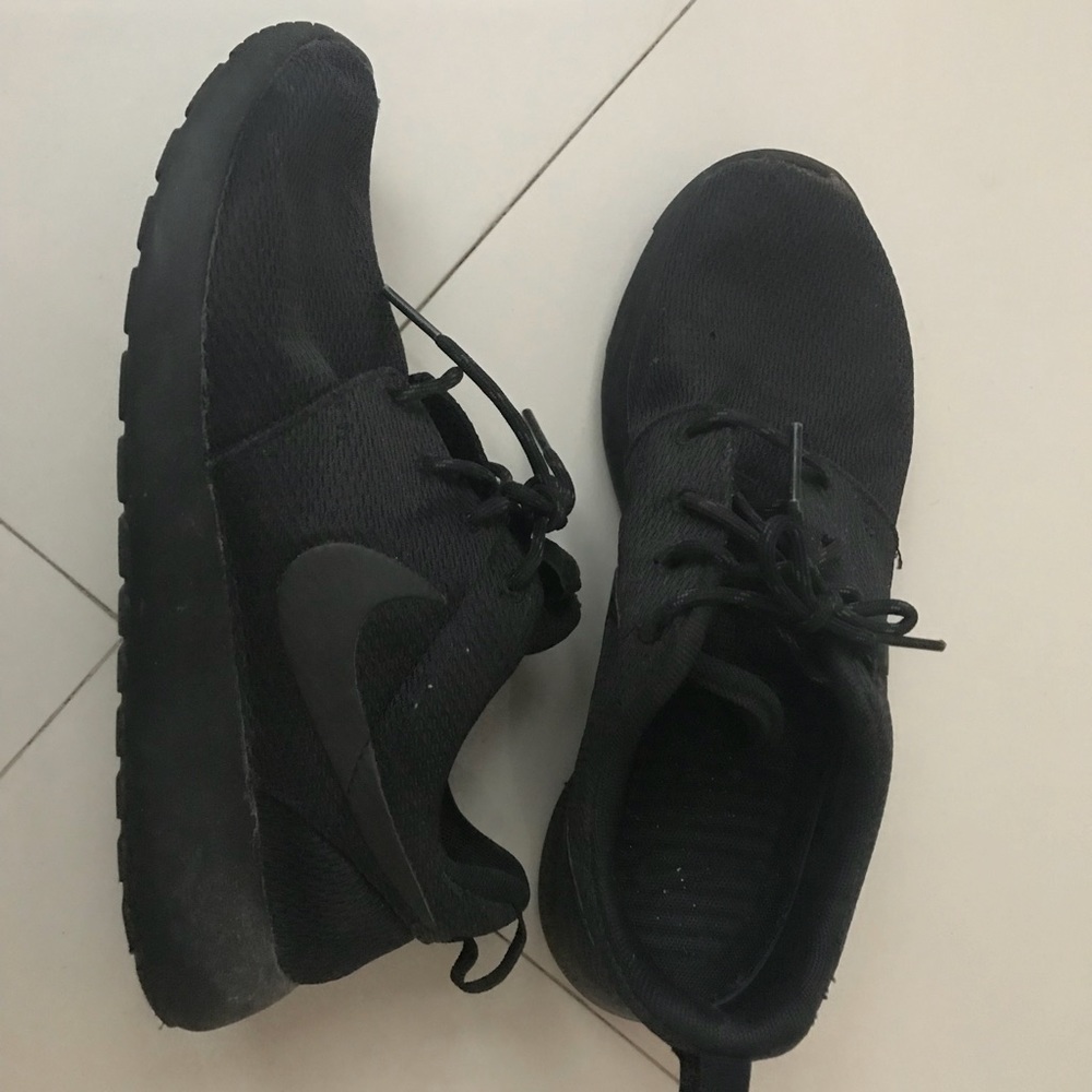 New Roshe Run Nike Sneakers